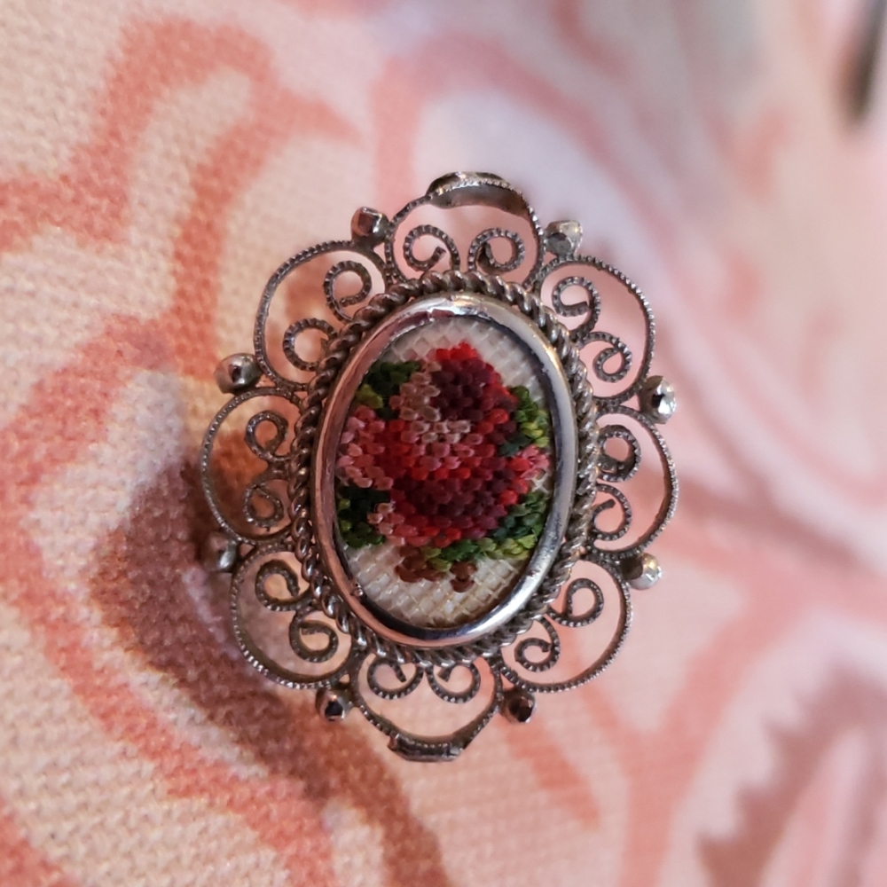 Vintage Flower Petit Point. Cross Stitch. Pretty - Picture 8 of 8